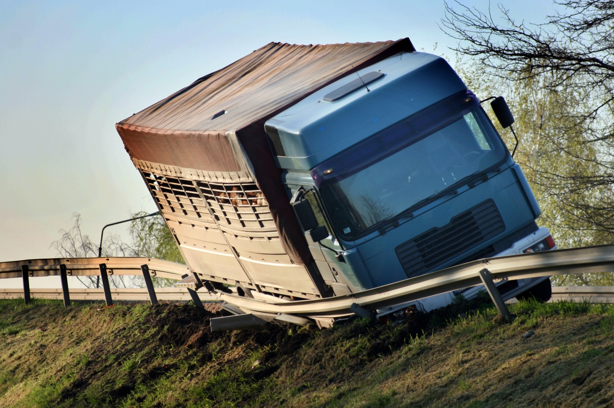 Determining Who’s At Fault For a Trucking Accident: Truck Driver vs Trucking Company