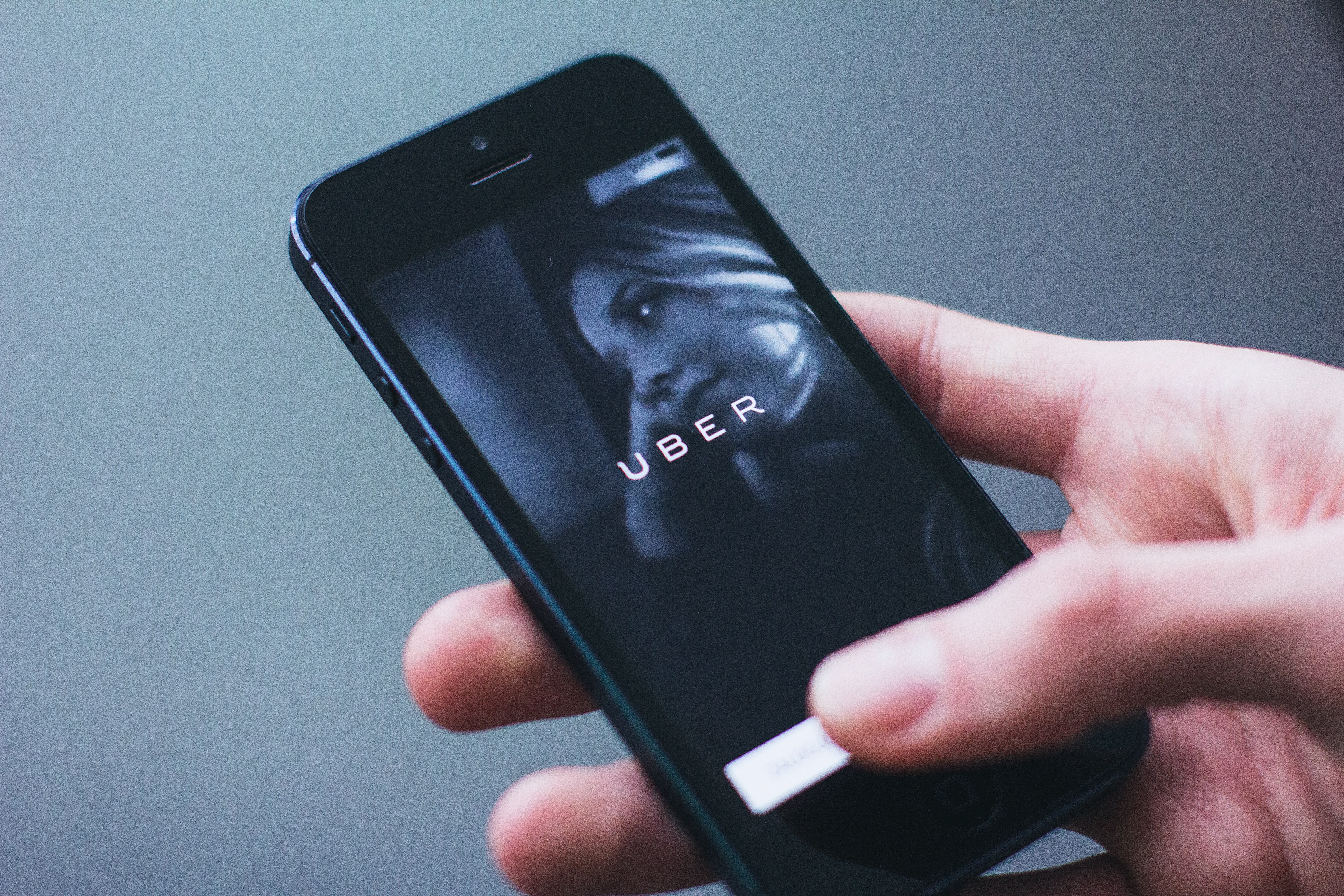 Passenger Files Suit Against UBER After Driver Uploads Explicit Photos from Phone to Social Media